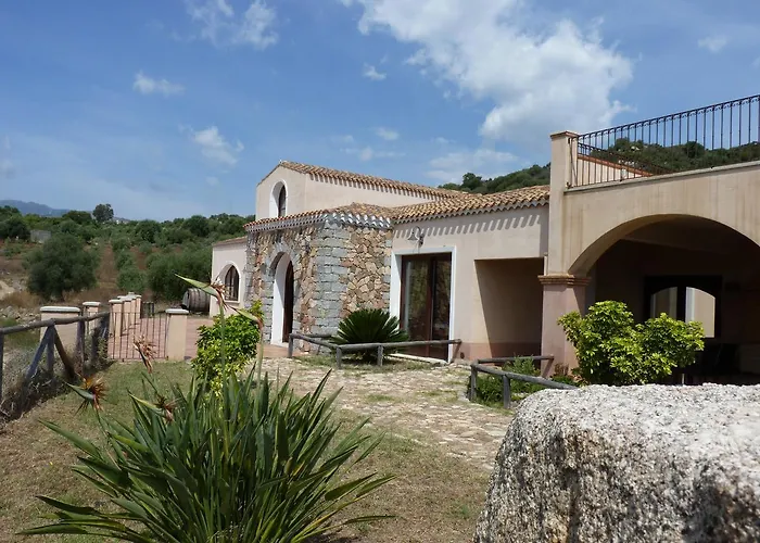 Funtana Ena 酒店 Loceri